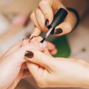 Beauté des Mains et Pieds avec Vernis Classique à l'Eau